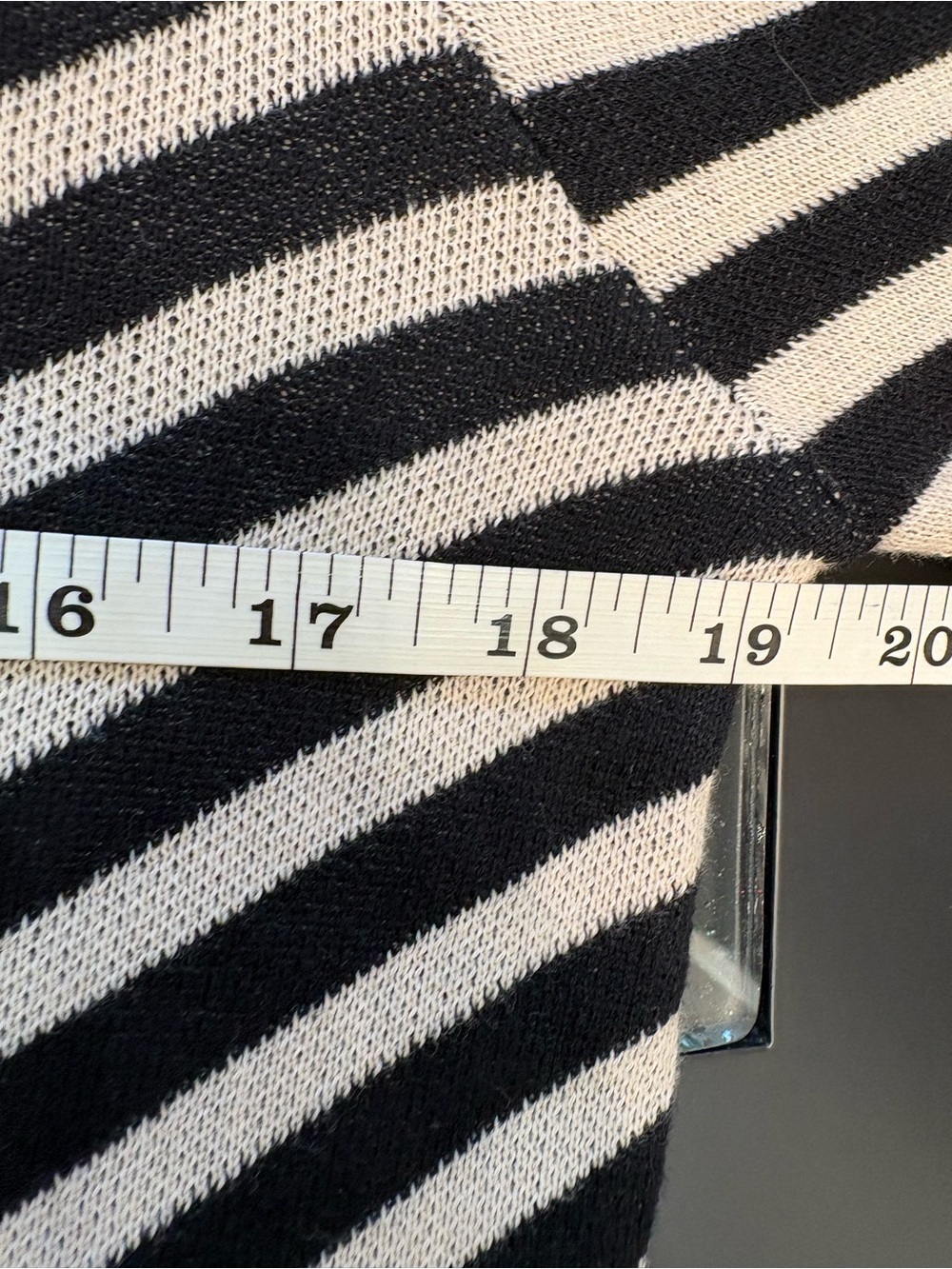 🆕🎉NWT Striped Chevron Crewneck Sweater in Black and Cream - Picture 8 of 9